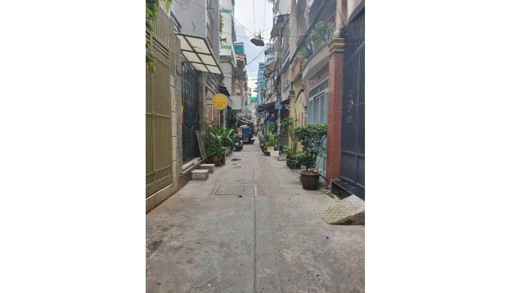 Cho thuê nhà nguyên căn hẻm ba gác 2 xẹt đường Nguyễn Thiện Thuật Q.3 105m2 giá 14,5 tr/tháng