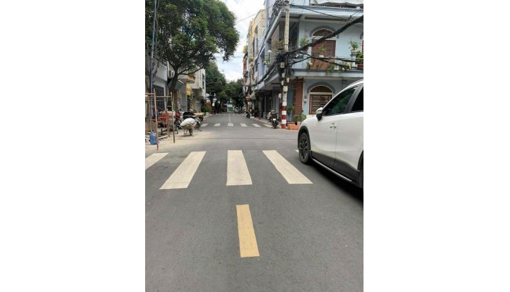 Cho thuê nhà mặt hẻm xe hơi đường Cộng Hòa, Phường 12, Tân Bình