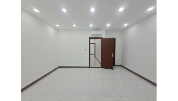 Nhà mới tinh Rosita Khang Điền - DT 100m2 - 3 tầng - cho thuê giá tốt