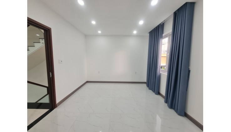 Nhà mới tinh Rosita Khang Điền - DT 100m2 - 3 tầng - cho thuê giá tốt