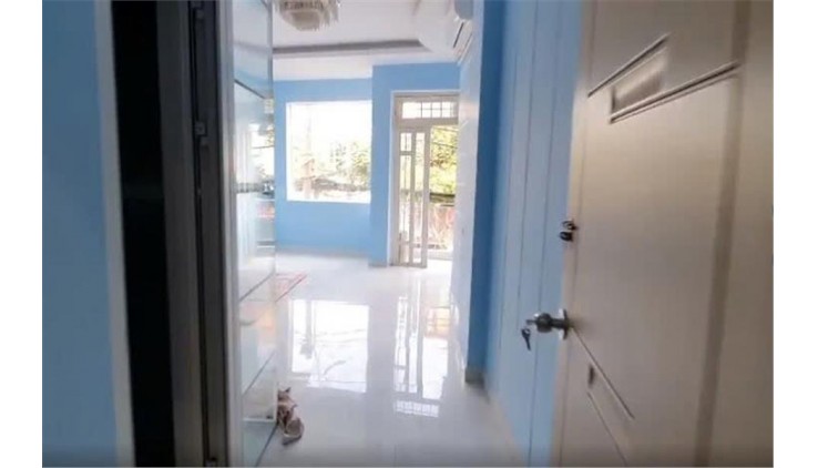 Cho thuê nhà nguyên căn mặt tiền đường Nguyễn Thái Bình, Phường 4, Tân Bình