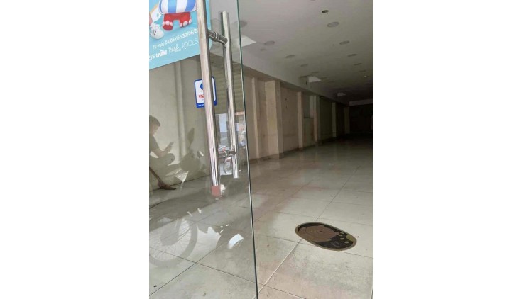 Nhà nguyên căn mặt tiền đường Âu Cơ, Phường 10, Tân Bình - Diện tích lớn, vị trí kinh doanh đắc địa!