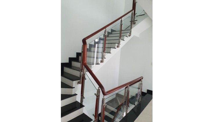 Cho thuê villa 385m2, 1 trêt, 2 lầu, mới sơn lại đẹp,KDC Khang Điền, P.Phước Long B, Q9