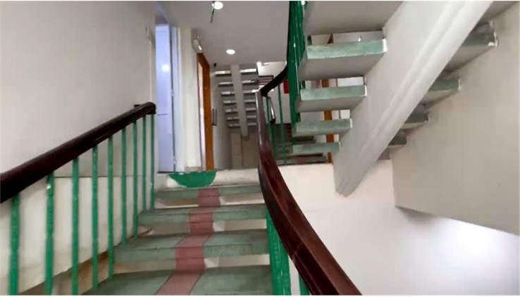 Nhà nguyên căn mặt tiền đường Lạc Long Quân, Phường 8, Tân Bình - Diện tích lớn, vị trí đắc địa cho kinh doanh!
