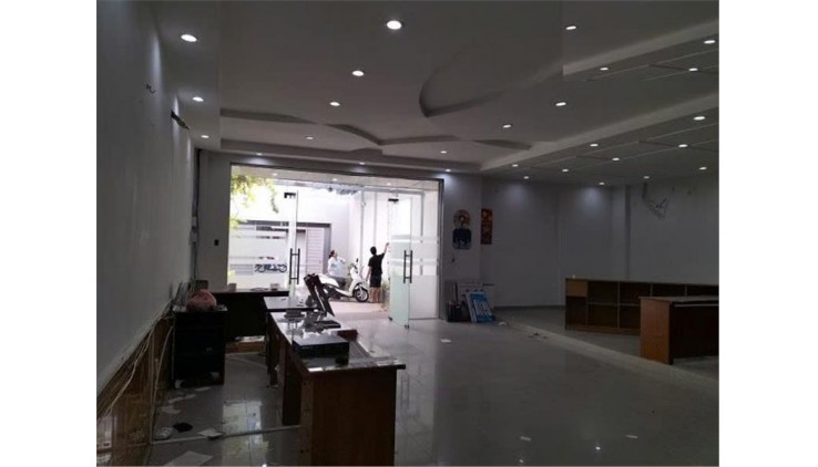 Cho thuê nhà nguyên căn mặt tiền đường CMT8, Phường 7, Tân Bình