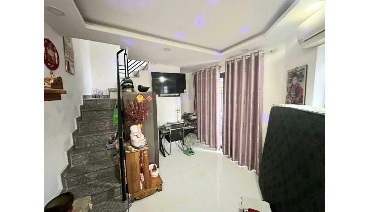 Mặt tiền góc Ngang 5 x 7.5 m đúc 4 tấm Q7 hơn 1 tỷ