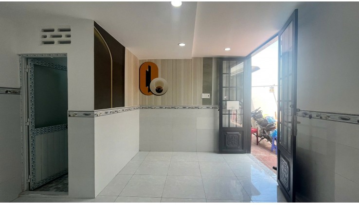 Bán nhà giá rẻ  cho anh chị em có tài chính thấp ngay quốc lộ 50 nằm ngay trung tâm