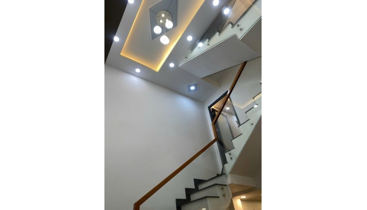 Bán nhà Gì Vấp- Quang Trung, hẻm thông 8m, xe hơi vào nhà, 4 tầng(4*10m),hoàn công đủ, 5.6T