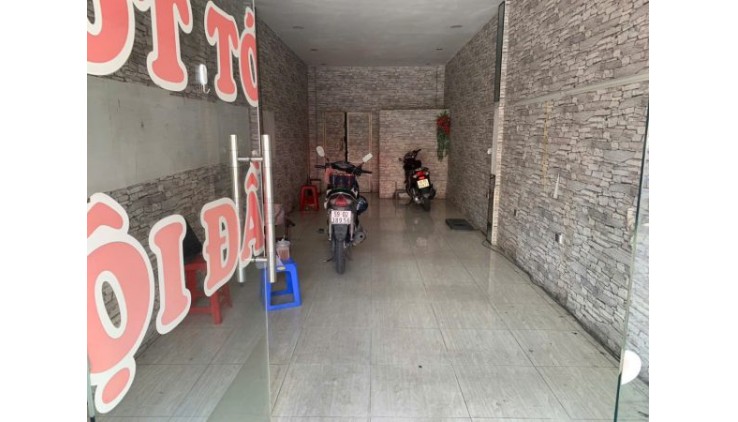Quận Tân Bình ! Mặt Bằng CHO THUÊ NHÀ KINH DOANH ĐẸP LẮM, MT 1004 CMT8, F.5 , Tel : 0384244686 ( Chính chủ )