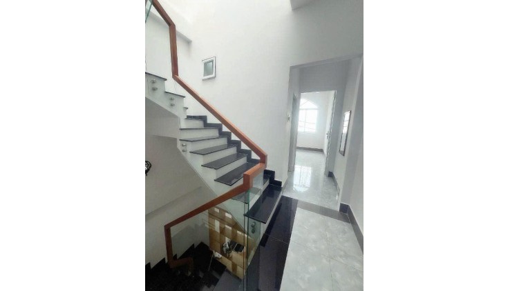 Cho thuê nhà nguyên căn hẻm xe hơi đường Bùi Thị Xuân, Phường 3, Tân Bình