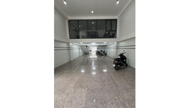 Nhà nguyên căn hẻm xe hơi, 1 trệt 3 lầu có thang máy, 6PN 4WC đường Nguyễn Hồng Đào, Phường 14, Tân Bình