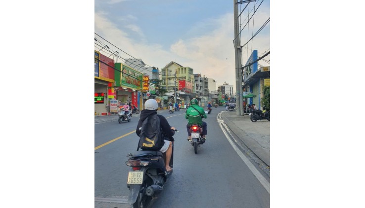 BÁN GẤP ĐỊNH CƯ NƯỚC NGOÀI ĐẤT LÊ VĂN CHÍ NỠ HẬU. TIỆN XÂY CHDV, NH, KS NHÀ Ở CAO TẦNG. 209M. GIÁ 12.5 TỶ