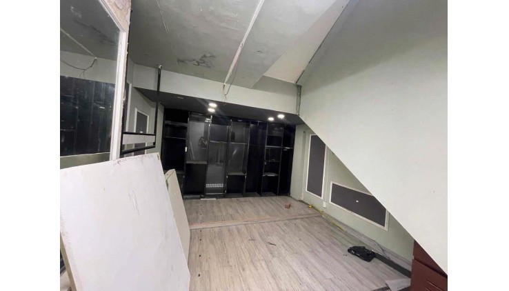 Cho thuê nhà 2 mặt tiền đường Lê Văn Sỹ, Phú Nhuận