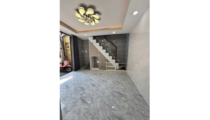 NHÀ NỚI XÂY NGANG 5 M GIÁ HƠN 2 TỶ Q4
SỔ HỒNG VUÔNG