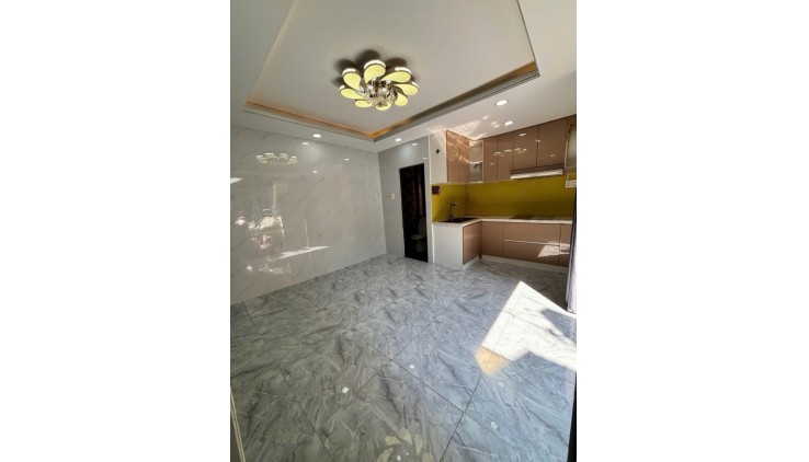 NHÀ NỚI XÂY NGANG 5 M GIÁ HƠN 2 TỶ Q4
SỔ HỒNG VUÔNG
