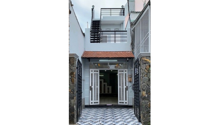 MẶT TIỀN CÁCH HẺM 15 M 
Ngang 3 x nở hậu 4.2 dài 23 m 
Xóm Chiếu giao Đoàn Văn Bơ Q4
79 TRIỆU M 2