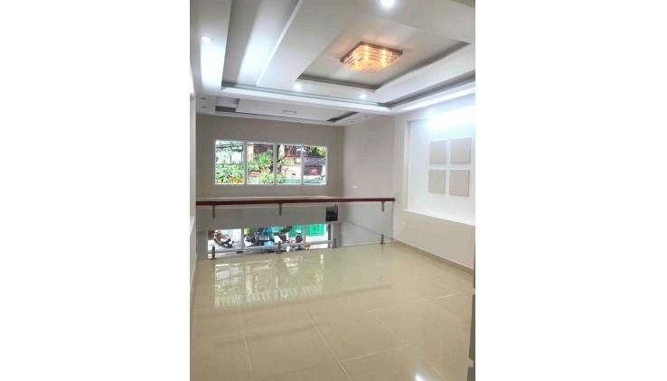 Nhà nguyên căn 3 lầu, mặt tiền Phùng Văn Cung, Phú Nhuận - Khu ẩm thực Phan Xích Long