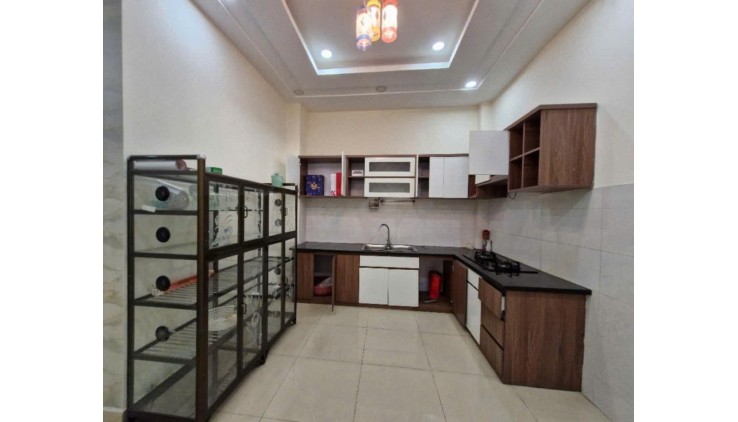 NHÀ ĐẸP LUNG LINH. LINH TRUNG. CẠNH HOÀNG DIỆU 2. ĐH NGÂN HÀNG. 4 TẦNG BÊ TÔNG KIÊN CỐ. GIÁ 7.2 TỶ. TL