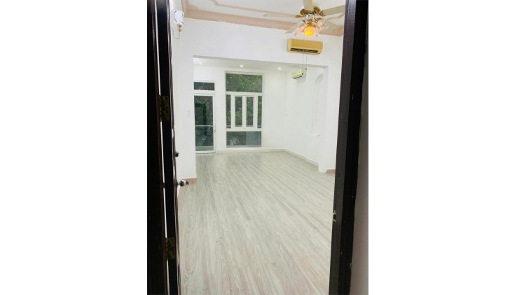 Nhà mặt tiền cho thuê tại K300, Tân Bình, DT 4m x 20m, 4PN 4WC