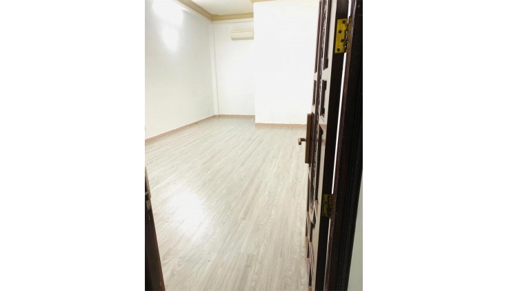 Nhà mặt tiền cho thuê tại K300, Tân Bình, DT 4m x 20m, 4PN 4WC