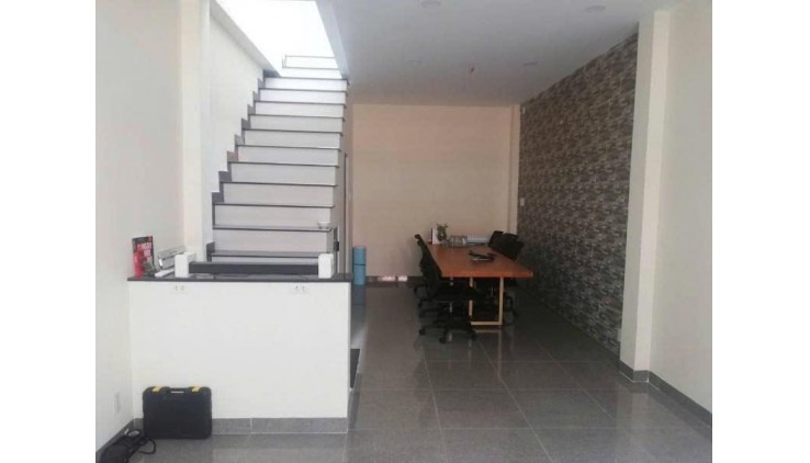 Nhà nguyên căn hẻm xe hơi Nguyễn Kiệm, Phú Nhuận - Gần ngã 4 Phú Nhuận