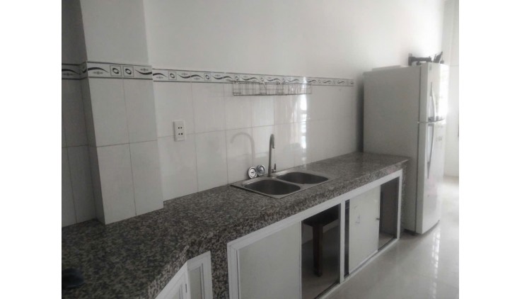 Chính chủ cho thuê nguyên tầng 1 đủ đồ tại đường Cách Mạng Tháng 8