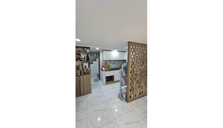 Hoàng Hoa Thám nhà đẹp 44m2 3T 3PN SHR nở hậu sát gần mặt tiền chào 5.3 tỷ TL