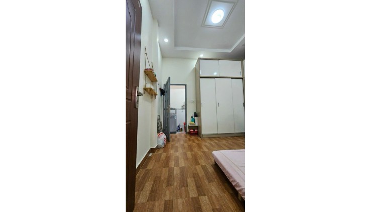 50m ra MT Hoàng Hoa Thám nhà đẹp 44m2 3T 3PN SHR nở hậu chào 5.3 tỷ TL