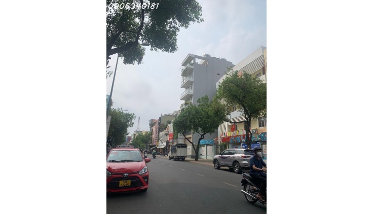 Giảm giá bán nhanh MT Nguyễn Xí, P26, Bình Thạnh (đoạn đẹp 2 chiều) DT 7x20m, KC 8 lầu. Giá 35 tỷ