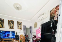 NHÀ ĐẸP - Ô TÔ TRONG NHÀ - KHÔNG QH KHÔNG LG - XÂY Ở KIÊN CỐ.

Dt  70m2 nhà 3 tầng  ngang 4m x  17.5m 
Chỉ có 9.5 tỷ phường Bình Thuận Quận 7