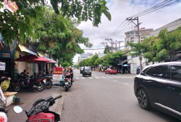Bán nhà Mặt tiền kinh doanh nhộn nhịp, đường rộng 30m, nhích 30 tỷ