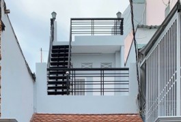 MẶT TIỀN CÁCH HẺM 15 M 
Ngang 3 x nở hậu 4.2 dài 23 m 
Xóm Chiếu giao Đoàn Văn Bơ Q4
79 TRIỆU M 2