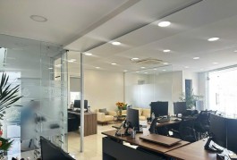 Quận 2 ( TP Thủ Đức ) ! Chuyển VP lớn hơn Cần sang lại VP nguyên sàn 80 m2 , Có Full nội thất Vp Mới Đẹp, Tel : 0335732913 ( Chính chủ )