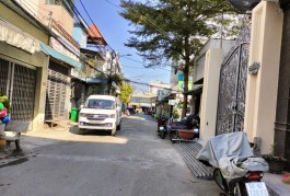 Bán Gấp nhà Lê Văn Quới ngay ngã tư  xã hẻm nhựa xe hơi vào nhà 53m2 ,4 Tầng Nhỉnh 4 tỷ
