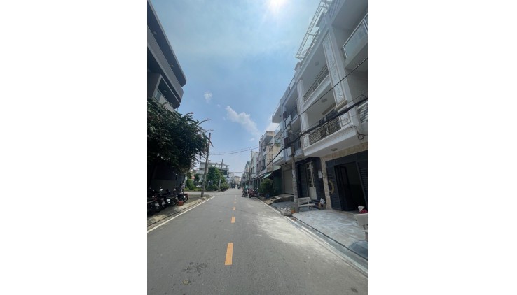 Bán Nhà Lý Chiêu Hoàng, Phường 10, Quân 6. DT 72m2 x 4 tầng (4 x 18). Giá 11.5 tỷ TL.