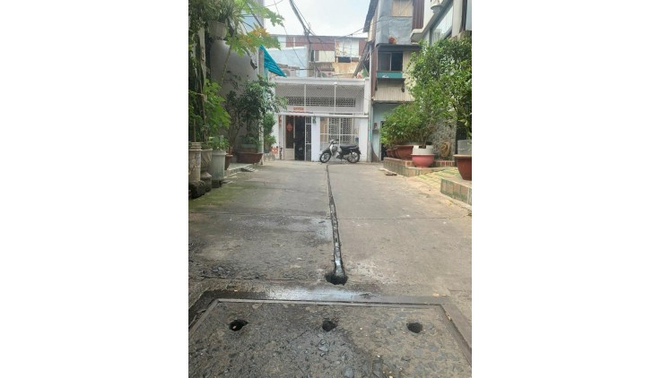 Bán Nhà Phú Thọ, Phường 1, Quận 11.  DT 22m2 x 2 tầng (3.5 x 9). Giá 3.25  tỷ TL.