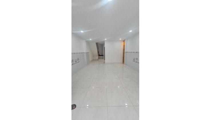 Bán Nhà Mặt Tiền Bình Tiên, Phường 4, Quận 6. DT 48m2 x 4 tầng (3 x 16).
Giá 6.65 tỷ TL.