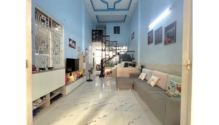 Bán Nhà Hồ Học Lãm, Phường An Lạc , Bình Tân. DT 70m2 x 2 tầng (5 x 14).
Giá 4.69 tỷ TL.