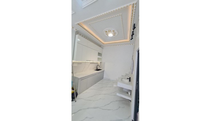 Bán Nhà Hồng Bàng, Phường 12, Quận 6. DT 30m2 x 2 tầng (3.3 x 9). Giá 3.75 tỷ TL.
