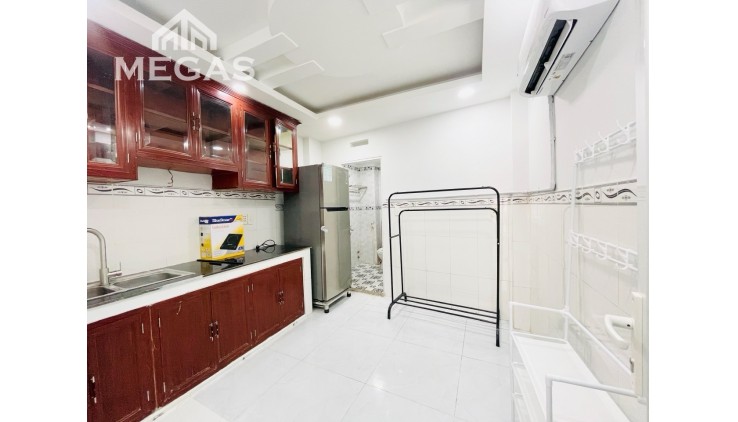 Bán Nhà Đường 702 Hồng Bàng, Phường 1, Quận 11. DT 30m2 x 4 tầng (3 x 10).Giá 5.45 Tỷ TL.