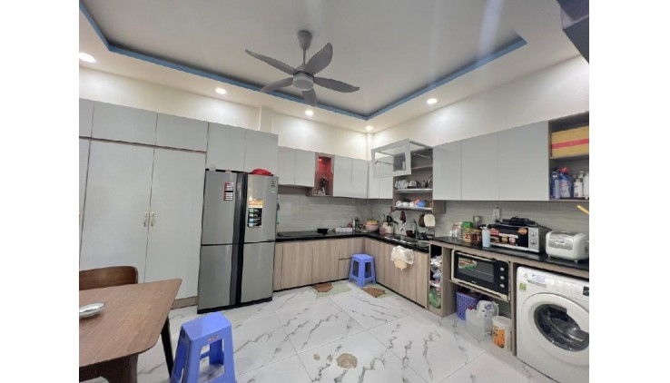 Bán Nhà Hồ Học Lãm, Phường An Lạc , Bình Tân. DT 70m2 x 2 tầng (5 x 14).
Giá 4.69 tỷ TL.