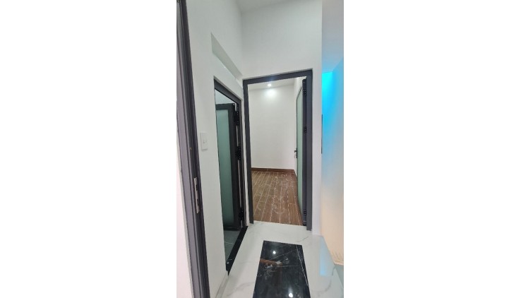 Bán Nhà Hồng Bàng, Phường 12, Quận 6. DT 30m2 x 2 tầng (3.3 x 9). Giá 3.75 tỷ TL.