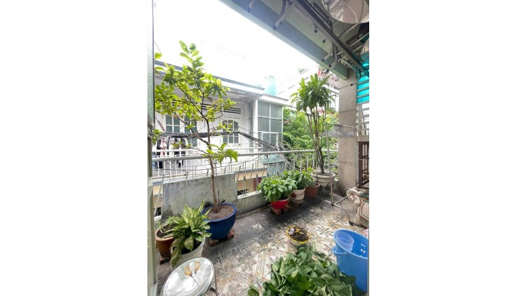 Bán Nhà Phú Thọ, Phường 1, Quận 11. DT 36m2 x 2 tầng (3.5 x 11). Giá 4.45 tỷ TL.