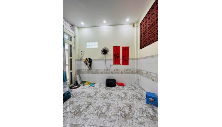 Bán Nhà Đường Số 4 khu Tên Lửa, An Lạc A, Bình Tân.DT 40m2 x 3 tầng (5.2 x 8 ). Giá 4.95 tỷ TL.
