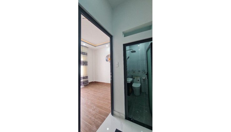 Bán Nhà Hồng Bàng, Phường 12, Quận 6. DT 30m2 x 2 tầng (3.3 x 9). Giá 3.75 tỷ TL.