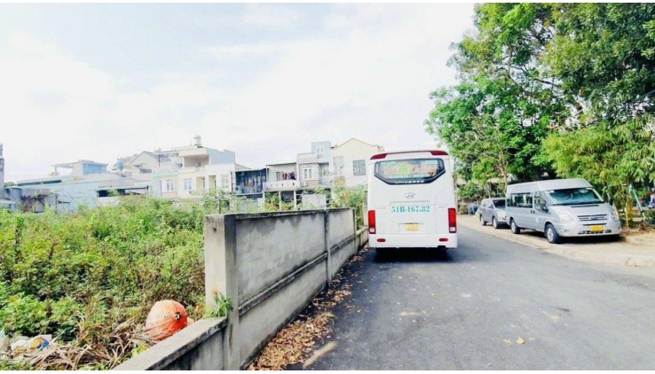Bán đất đường 179 Tân Phú Q9 - Bán đất Q9 DT: 2000m2 thổ cư - 2MT - KC Hầm 9 tầng - Giá 55 tỷ - SHR