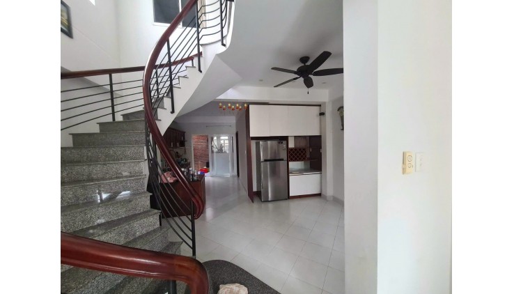 BIỆT THỰ MINI SANG - XỊN - MỊN - HXH NGỦ TRONG SÂN- THẢO ĐIỀN - QUẬN 2 - 15 TỶ