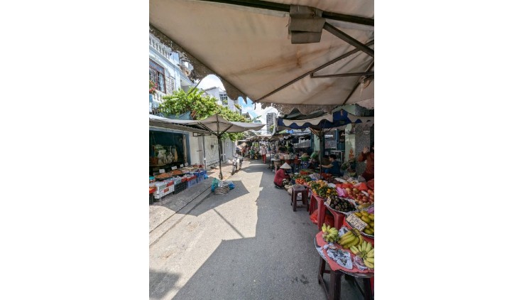 BÁN NHÀ MẶT TIỀN CHỢ TRẦN VĂN THÀNH.P8. Q8 - DTSD 372 M2 - NHỈNH 12.X TỶ.  DT 6.24 X 15,   4 TẦNG. 7PN, 7 WC, SÂN THƯỢNG.  BẢO 0974467351