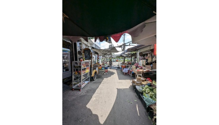 BÁN NHÀ MẶT TIỀN CHỢ TRẦN VĂN THÀNH.P8. Q8 - DTSD 372 M2 - NHỈNH 12.X TỶ.  DT 6.24 X 15,   4 TẦNG. 7PN, 7 WC, SÂN THƯỢNG.  BẢO 0974467351
