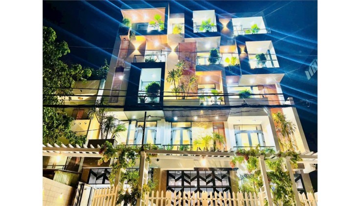 GẤP!!! Nhà Phố 5 Tầng Thang Máy, DT 4.3x25m, Ngay EMART Phan Huy Ích, Gò Vấp